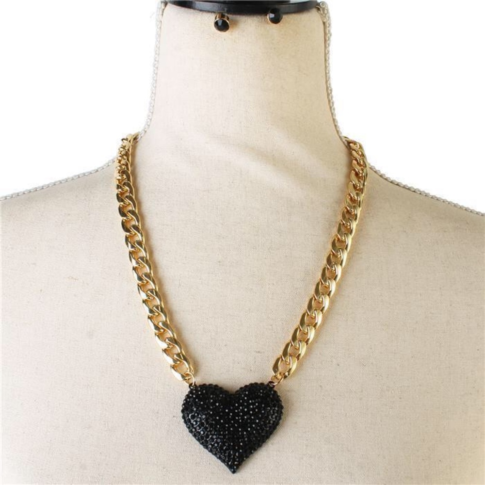 CRYSTAL HEART NECKLACE -